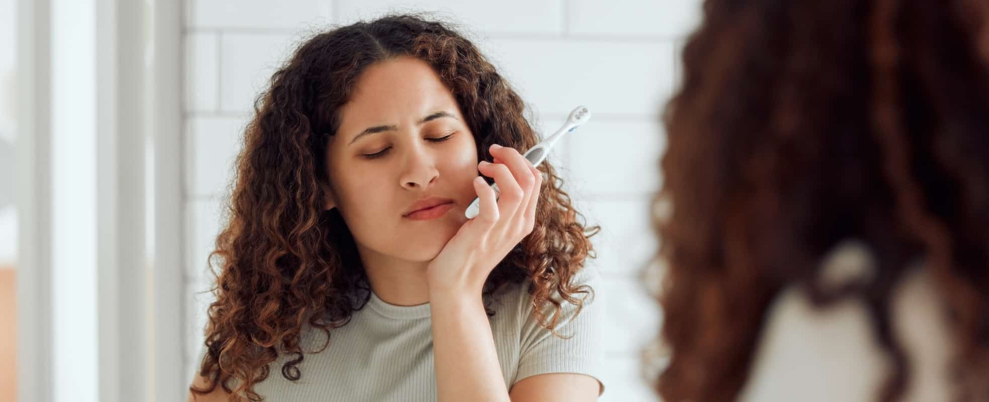 Le Dr Elhyani à Paris vous explique les causes d’un abcès dentaires